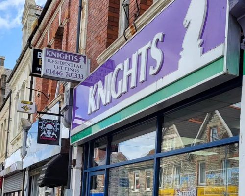 Knights teams up with Grosvenor May